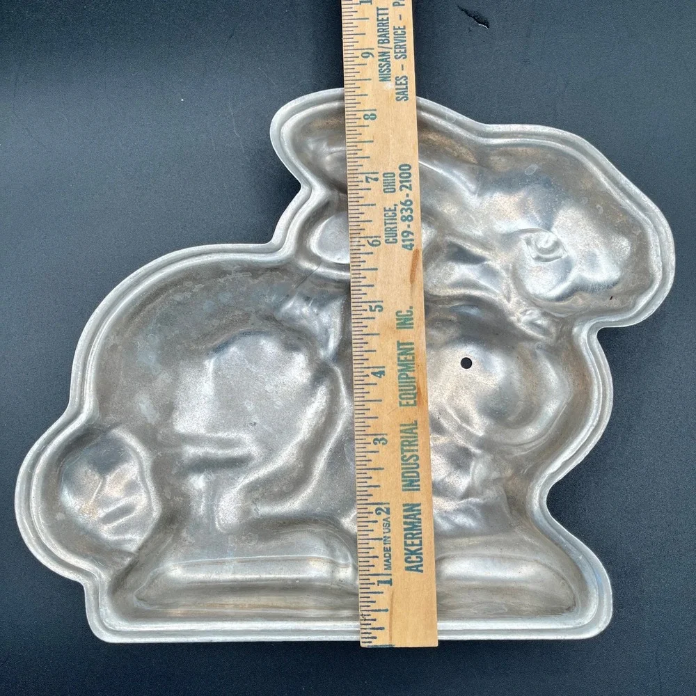 Vtg Decorative Aluminum Bunny Rabbit Cake Pan‎ Easter Spring Mold 8.5